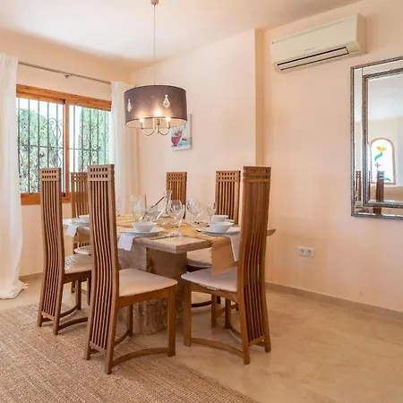 Vakantiehuis Nice In With Outdoor Swimming Pool, Wifi And Heated Swimming Pool Nerja