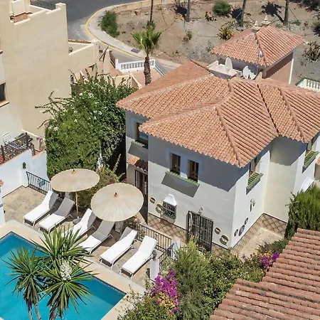 Nice In With Outdoor Swimming Pool, Wifi And Heated Swimming Pool
